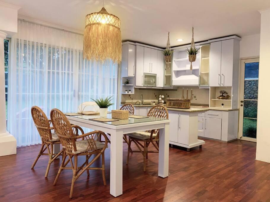 Tropical Villa By Villapedia Citaringgul Esterno foto